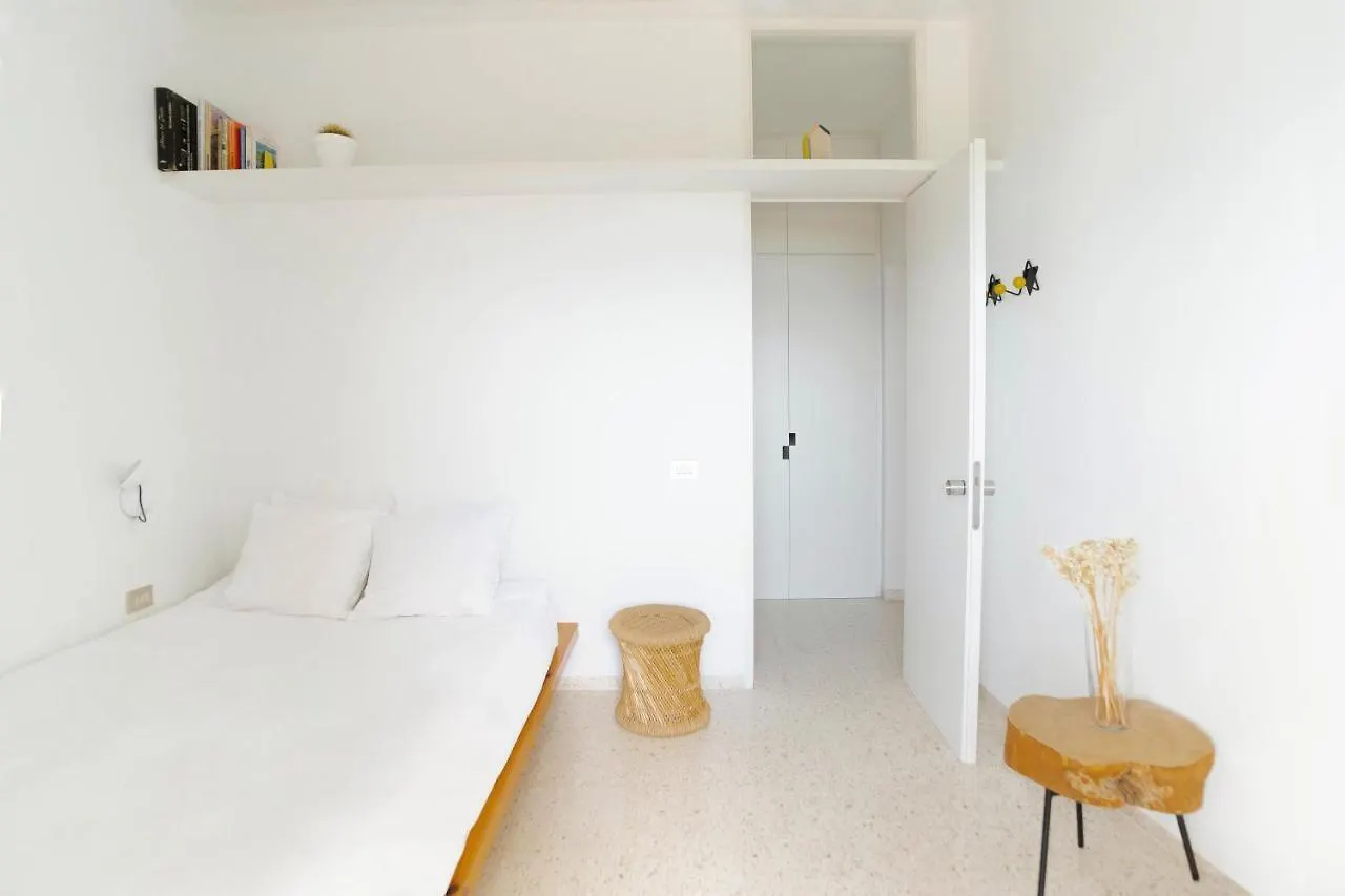 Beach Hideaway Apartment With Modernist Design Santa Cruz de Tenerife